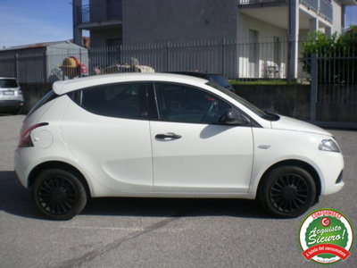 Lancia Ypsilon 1.0 FireFly 5 porte S&S Hybrid Silver Plus (9)