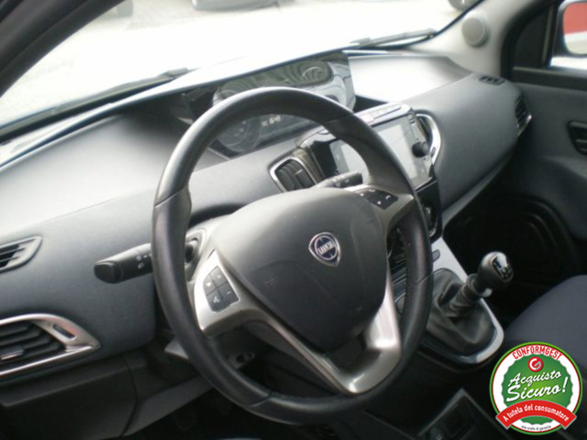 Lancia Ypsilon 1.0 FireFly 5 porte S&S Hybrid Gold Plus (13)