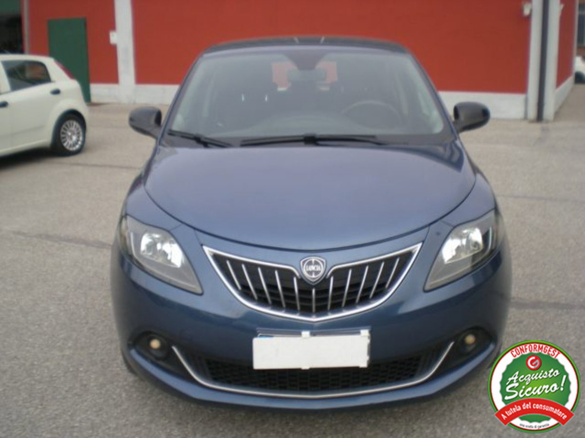Lancia Ypsilon 1.0 FireFly 5 porte S&S Hybrid Gold Plus (2)