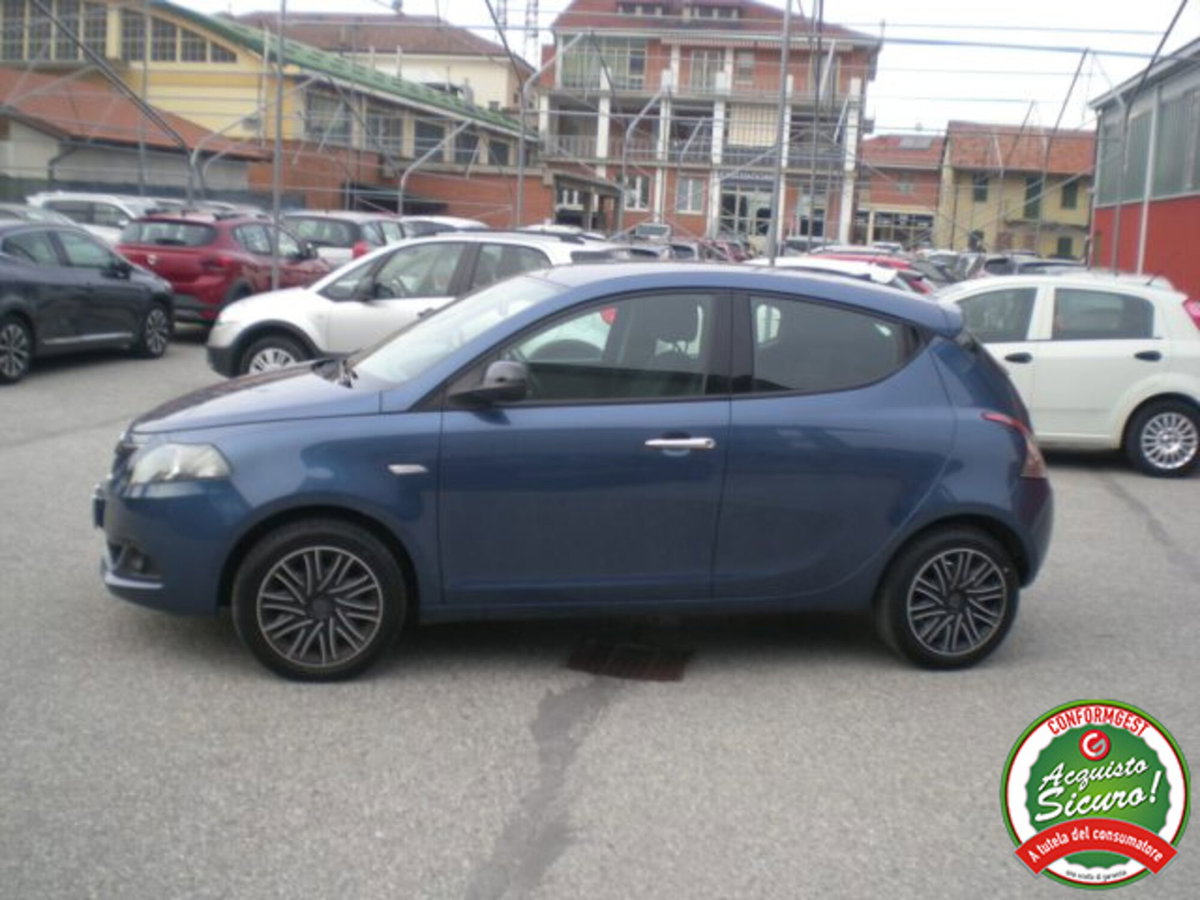 Lancia Ypsilon 1.0 FireFly 5 porte S&S Hybrid Gold Plus (4)