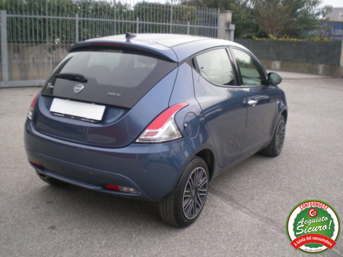 Lancia Ypsilon 1.0 FireFly 5 porte S&S Hybrid Gold Plus (7)