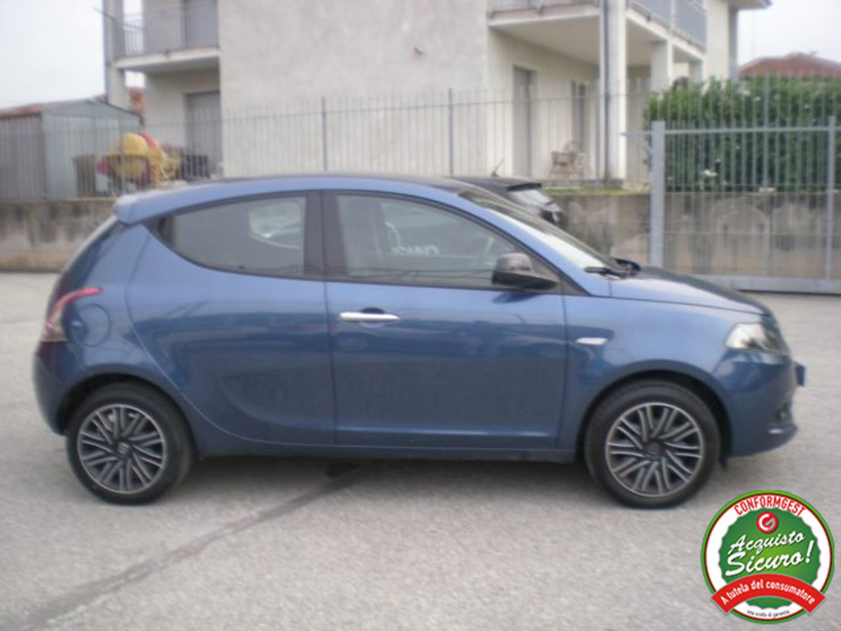 Lancia Ypsilon 1.0 FireFly 5 porte S&S Hybrid Gold Plus (8)