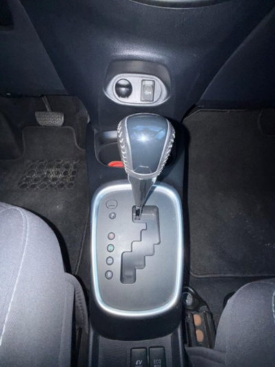 Toyota Yaris 1.5 Hybrid 5 porte Y20 Bitone (13)