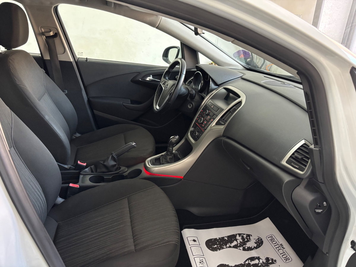Opel Astra 1.7 CDTI 110CV 5 porte Cosmo (12)