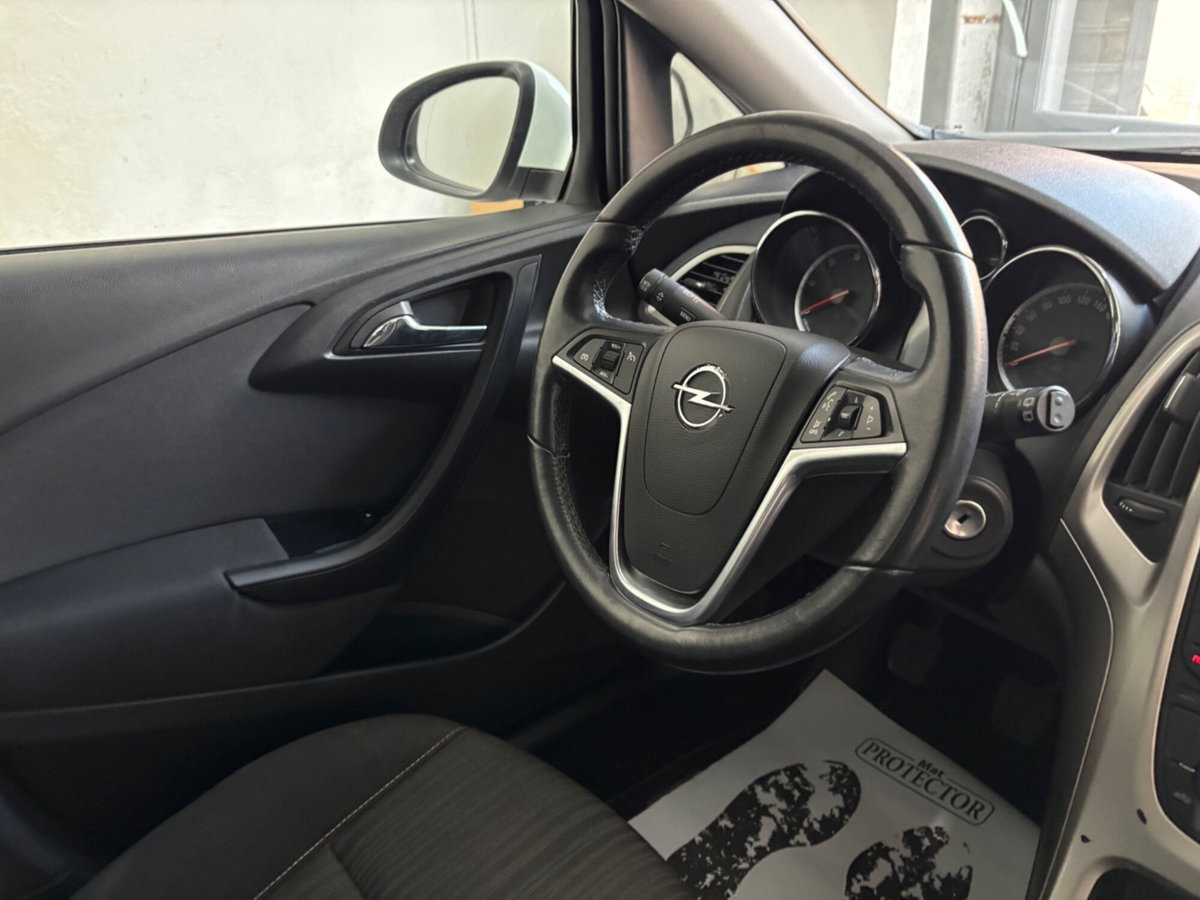 Opel Astra 1.7 CDTI 110CV 5 porte Cosmo (13)