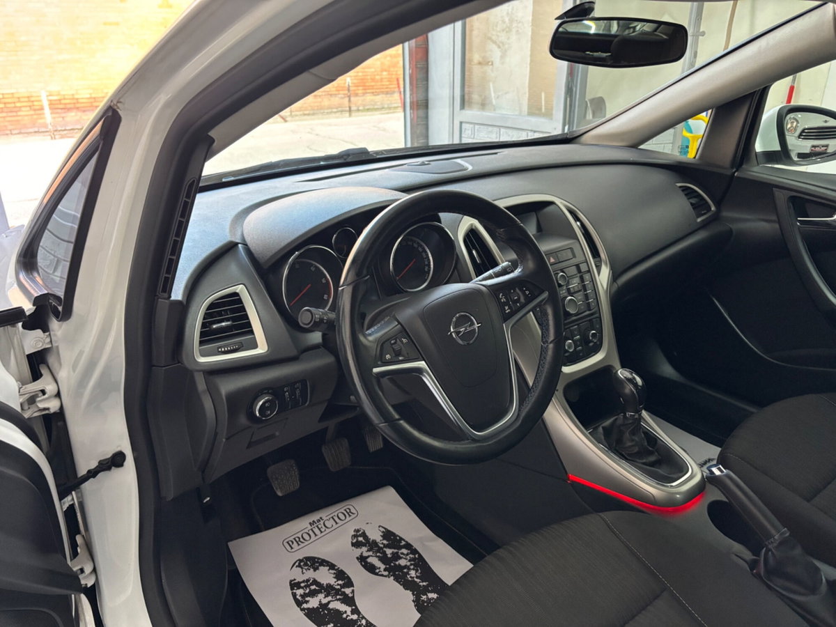 Opel Astra 1.7 CDTI 110CV 5 porte Cosmo (16)