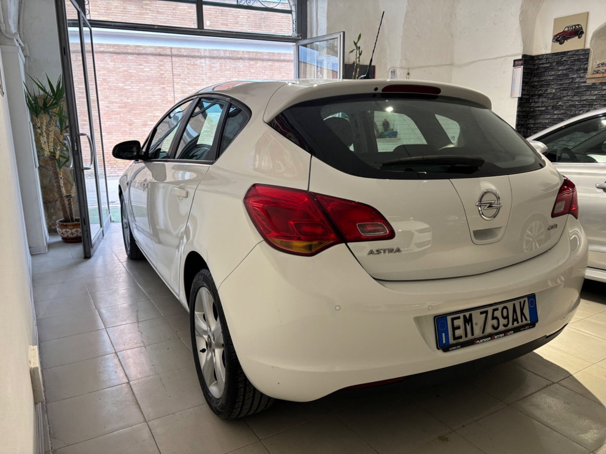 Opel Astra 1.7 CDTI 110CV 5 porte Cosmo (4)