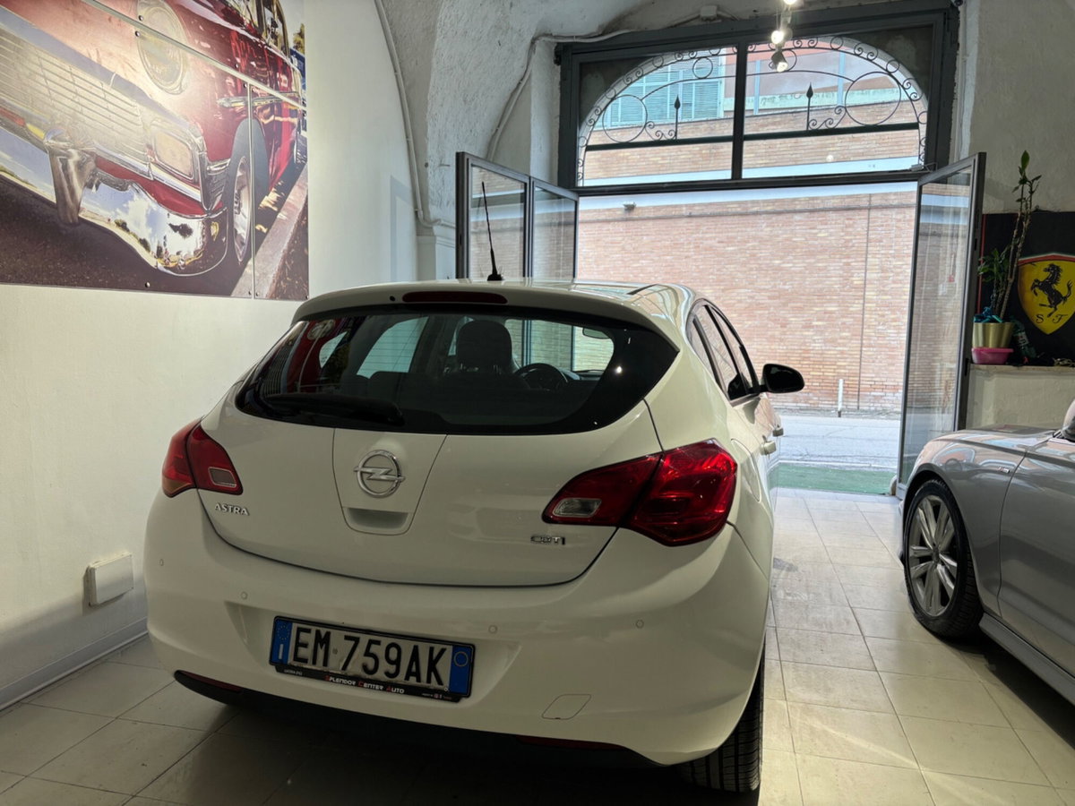 Opel Astra 1.7 CDTI 110CV 5 porte Cosmo (5)