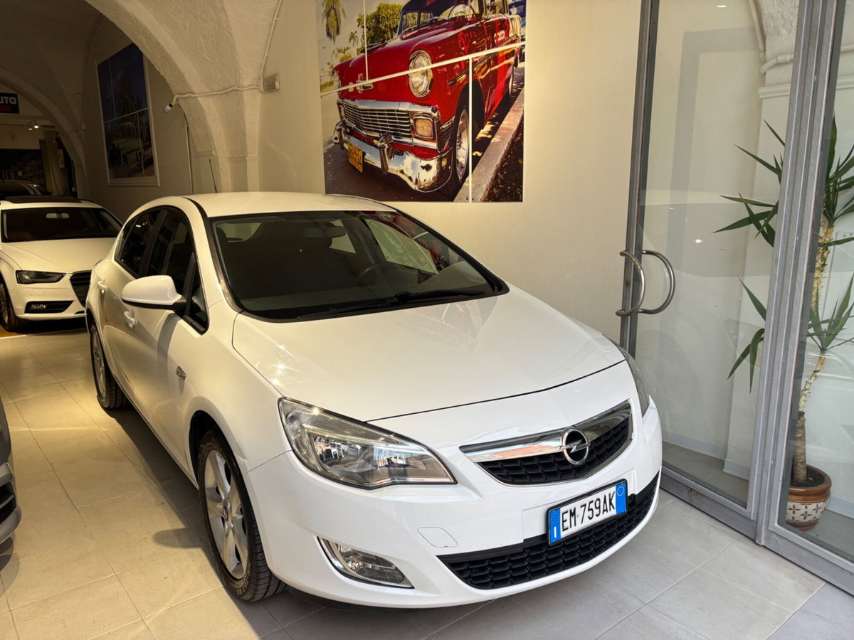 Opel Astra 1.7 CDTI 110CV 5 porte Cosmo (6)