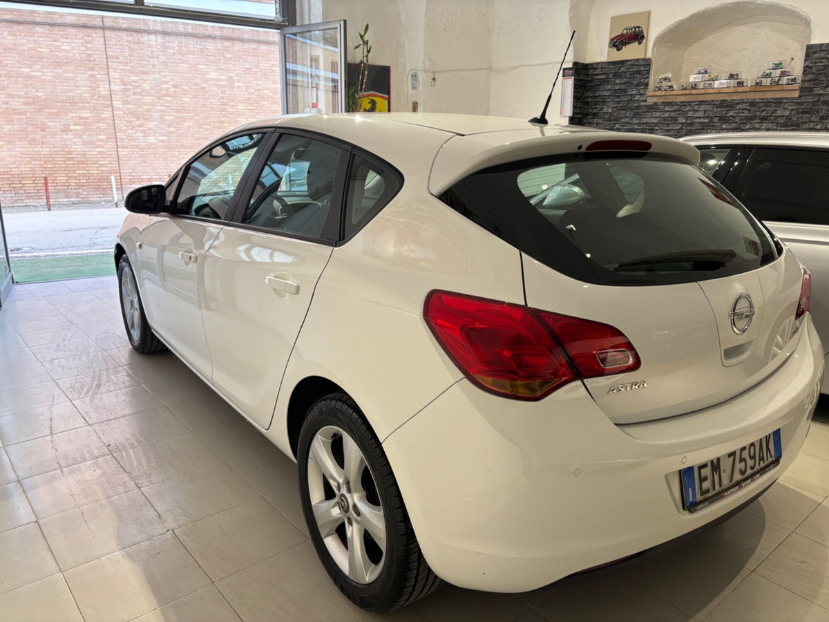 Opel Astra 1.7 CDTI 110CV 5 porte Cosmo (8)