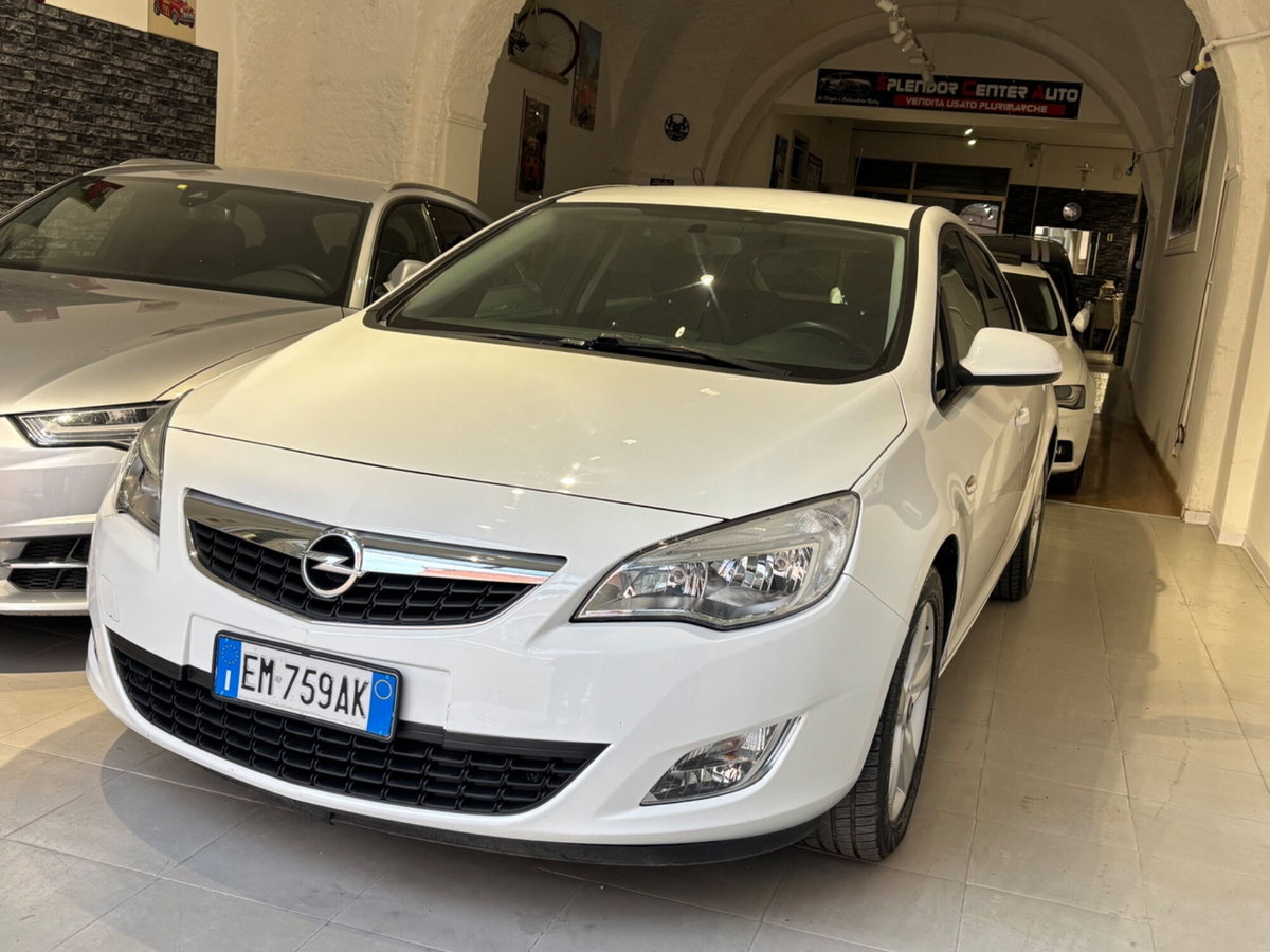Opel Astra 1.7 CDTI 110CV 5 porte Cosmo (9)