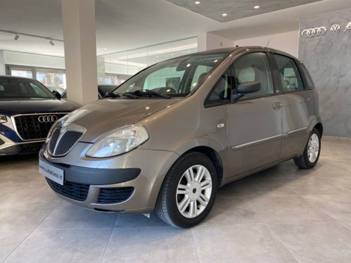 Lancia Musa 1.9 Multijet Oro (2)