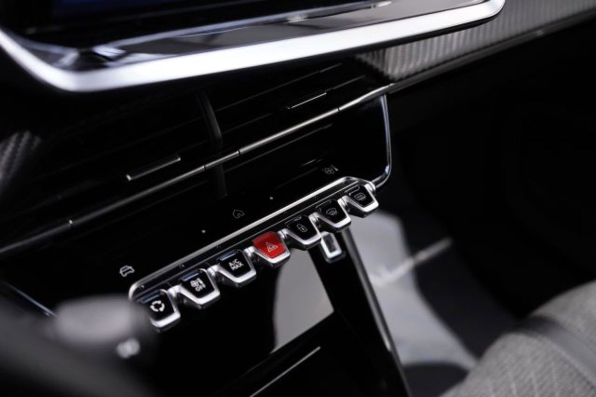 Peugeot 2008 1.2 puretech Allure s&s 130cv eat8 (15)