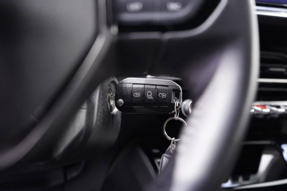 Peugeot 2008 1.2 puretech Allure s&s 130cv eat8 (16)