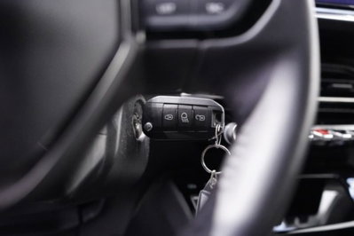 Peugeot 2008 1.2 puretech Allure s&s 130cv eat8 (16)