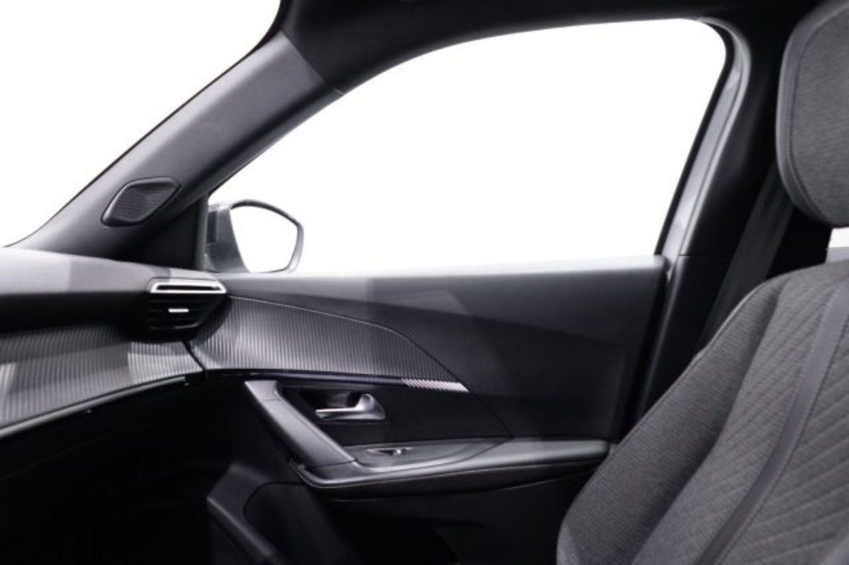 Peugeot 2008 1.2 puretech Allure s&s 130cv eat8 (19)