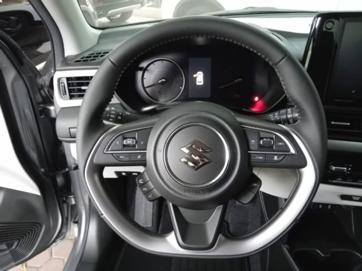 Suzuki Swift 1.2h Waku 2wd (6)