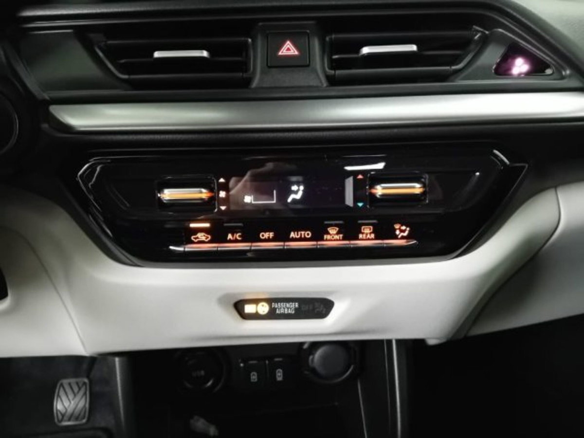 Suzuki Swift 1.2h Waku 2wd (8)
