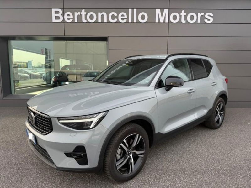 Volvo XC40 2.0 b3 Plus Black Edition auto