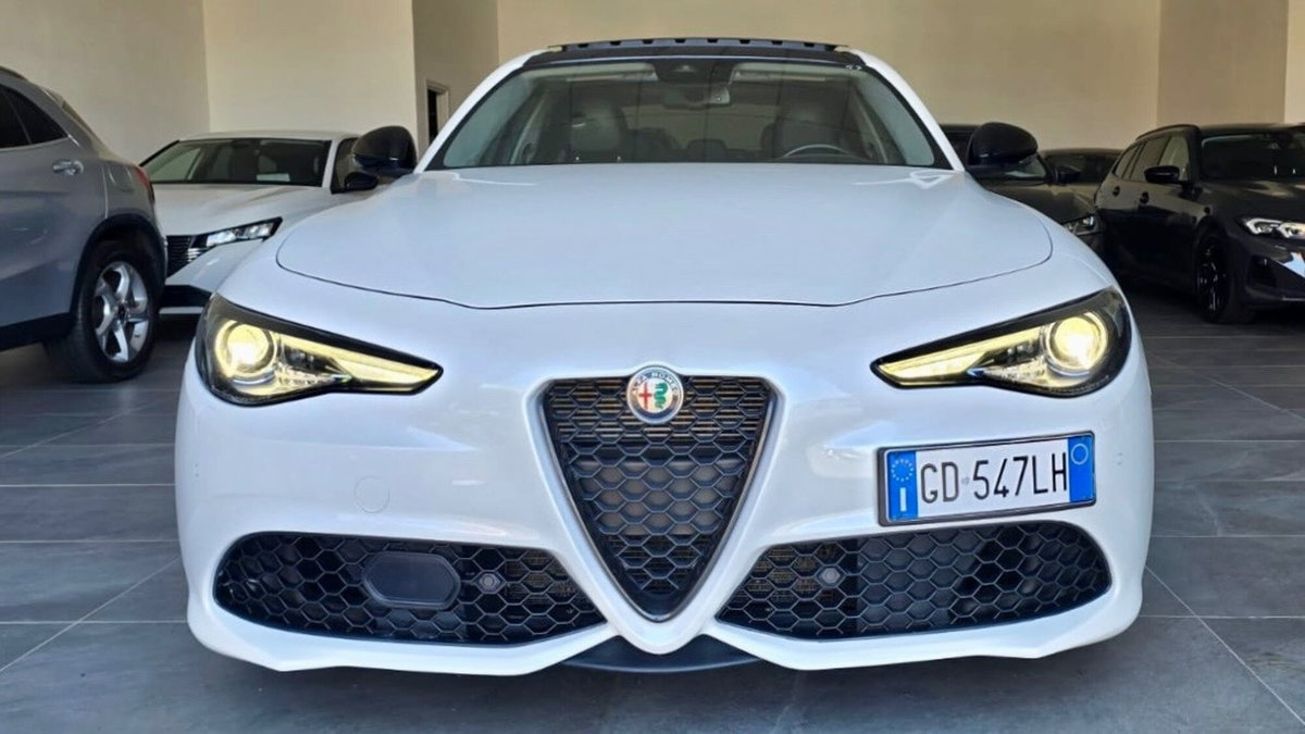 Alfa Romeo Giulia 2.2 Turbodiesel 210 CV AT8 AWD Q4 Veloce (2)