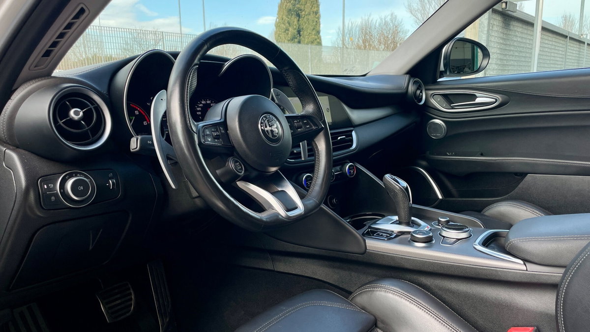 Alfa Romeo Giulia 2.2 Turbodiesel 210 CV AT8 AWD Q4 Veloce (19)