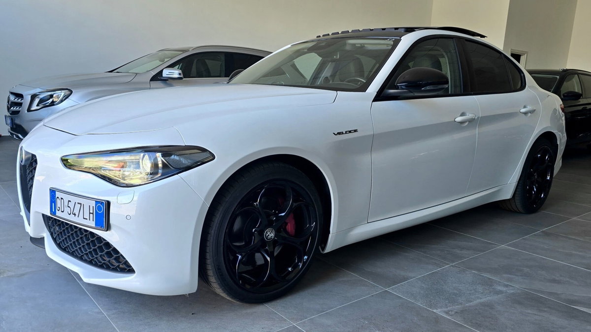 Alfa Romeo Giulia 2.2 Turbodiesel 210 CV AT8 AWD Q4 Veloce (3)