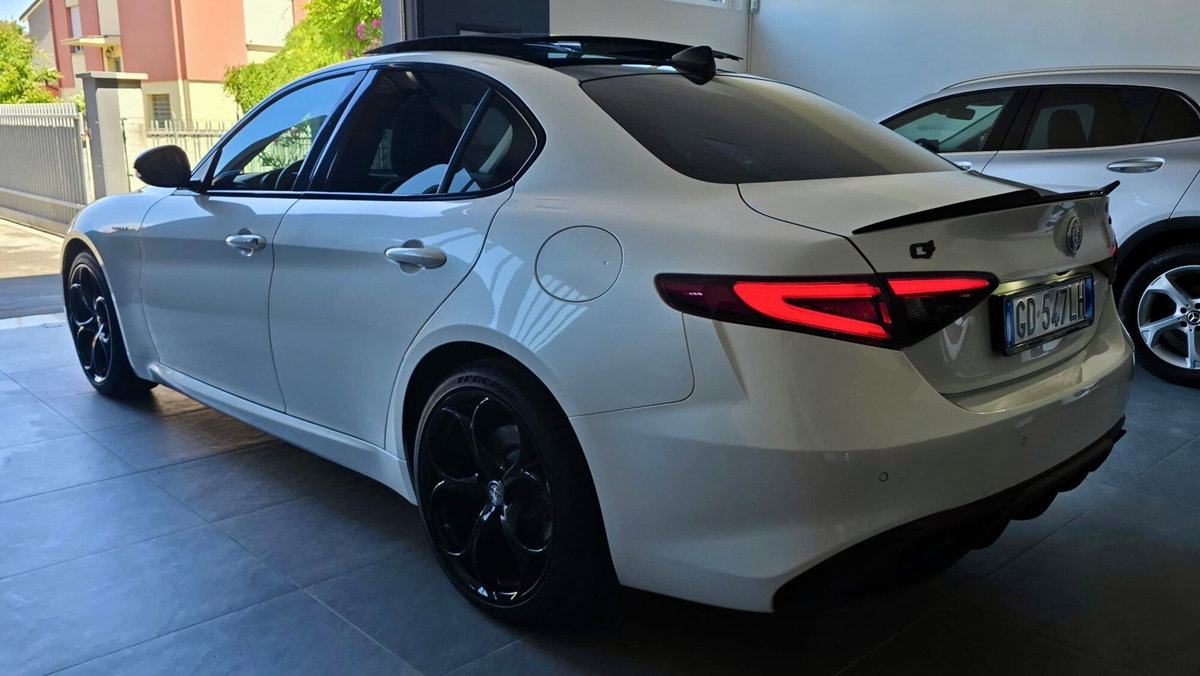 Alfa Romeo Giulia 2.2 Turbodiesel 210 CV AT8 AWD Q4 Veloce (7)