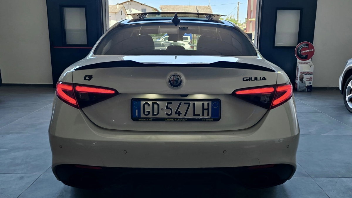 Alfa Romeo Giulia 2.2 Turbodiesel 210 CV AT8 AWD Q4 Veloce (8)