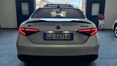 Alfa Romeo Giulia 2.2 Turbodiesel 210 CV AT8 AWD Q4 Veloce (8)