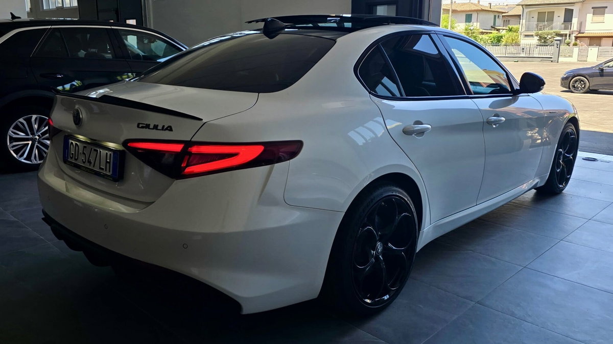 Alfa Romeo Giulia 2.2 Turbodiesel 210 CV AT8 AWD Q4 Veloce (9)