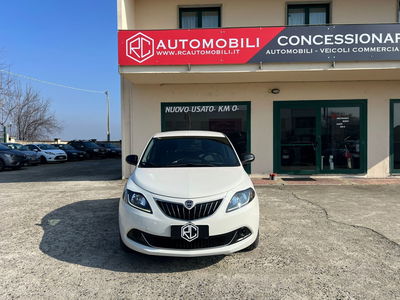 Lancia Ypsilon 1.0 FireFly 5 porte S&S Hybrid Ecochic Silver usata