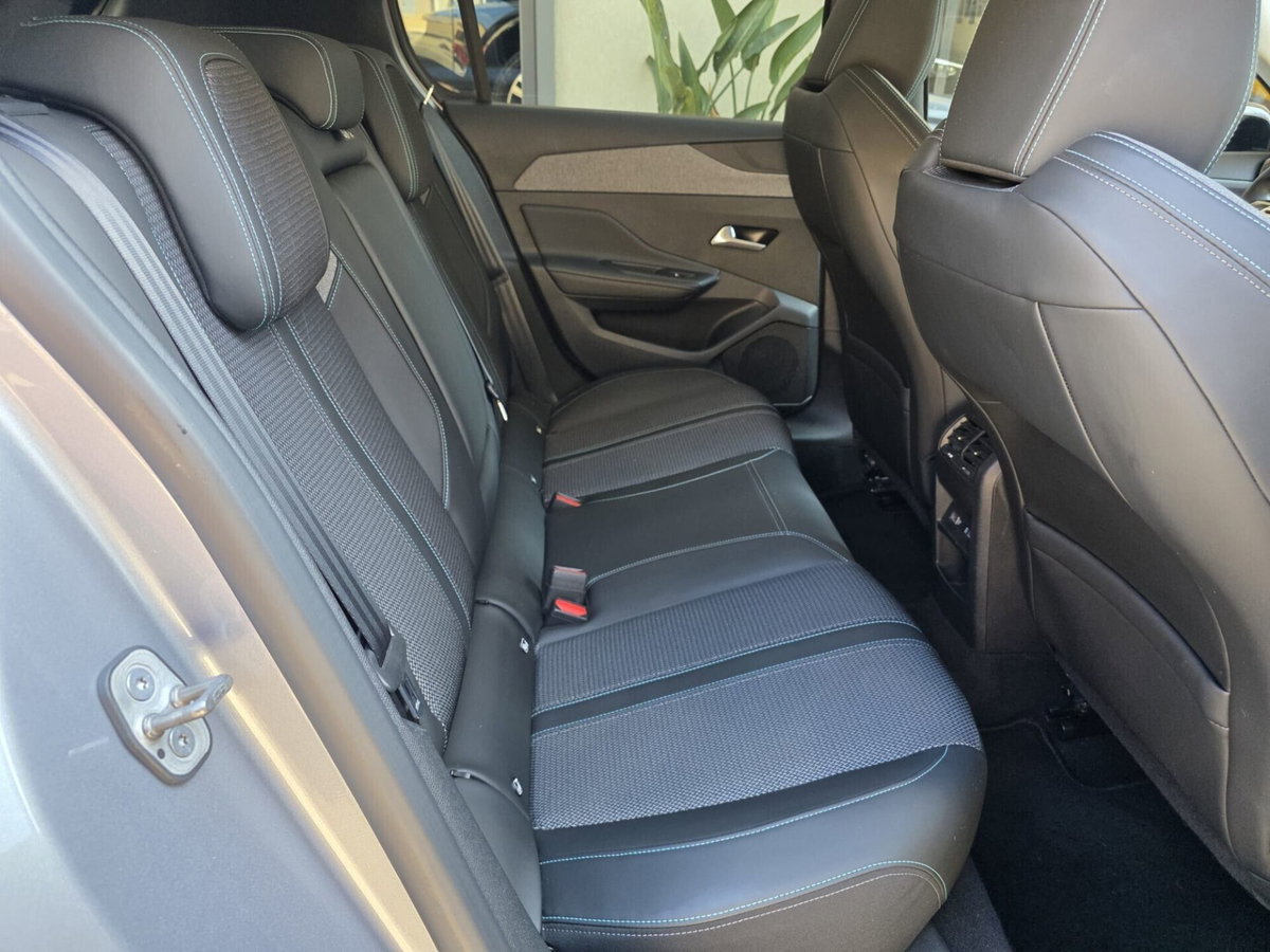 Peugeot 308 BlueHDi 130 S&S EAT8 Allure Pack (17)
