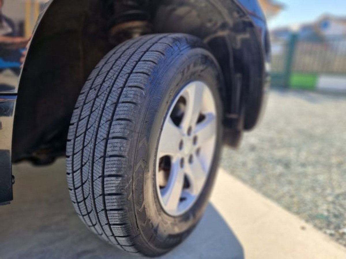 Suzuki Grand Vitara 1.6 16V 3 porte Offroad (2)
