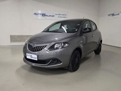 Lancia Ypsilon 1.0 FireFly 5 porte S&S Hybrid Ecochic Silver usata