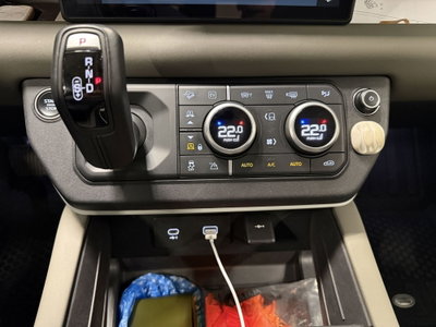 Land Rover Defender 110 2.0 si4 phev X-Dynamic SE awd auto (10)