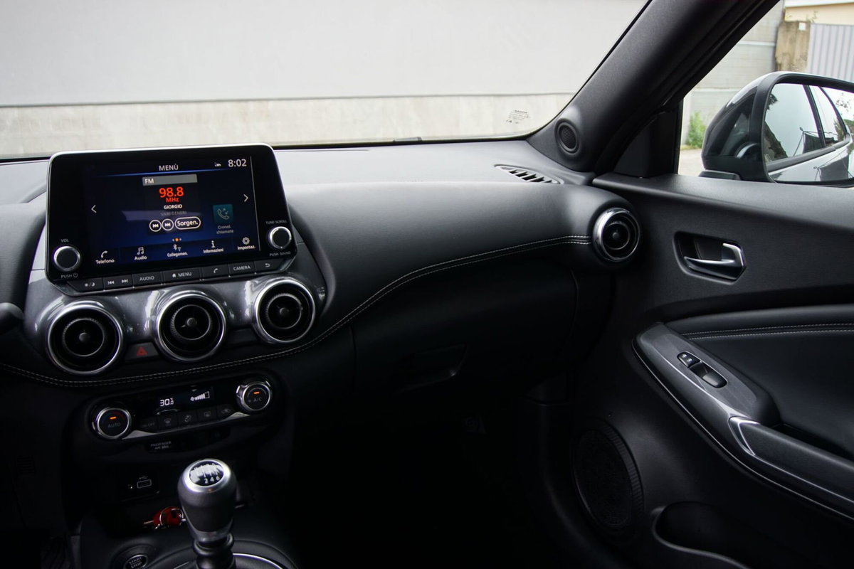 Nissan Juke 1.0 dig-t Acenta 114cv (9)