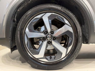 Nissan Qashqai 1.3 DIG-T 140 CV Tekna (9)