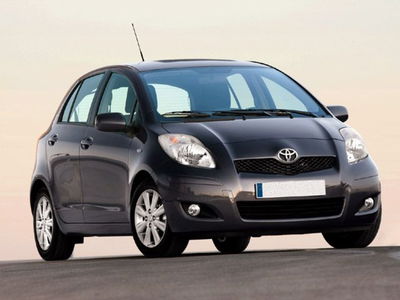 Toyota Yaris 1.3 5 porte Sol usata