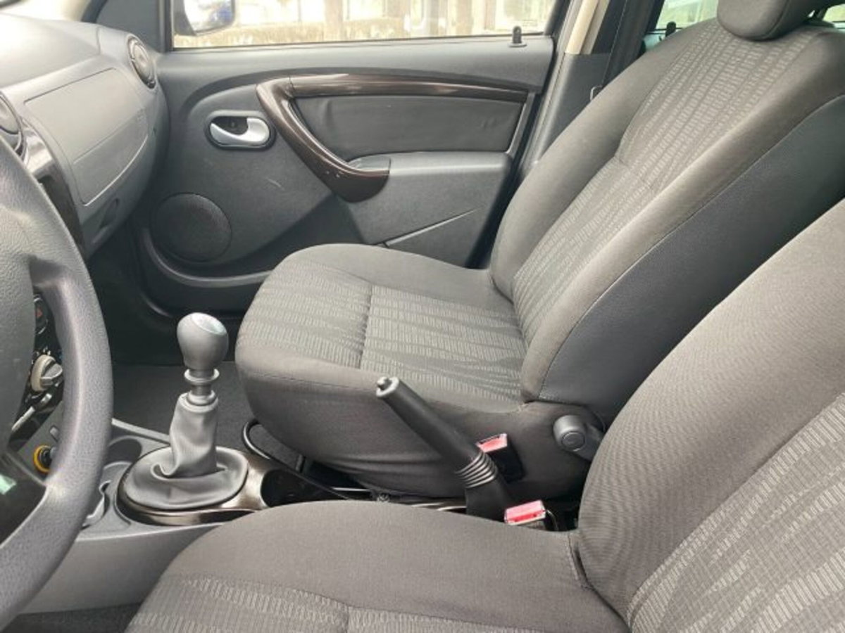 Dacia Duster 1.6 110CV 4x2 (7)