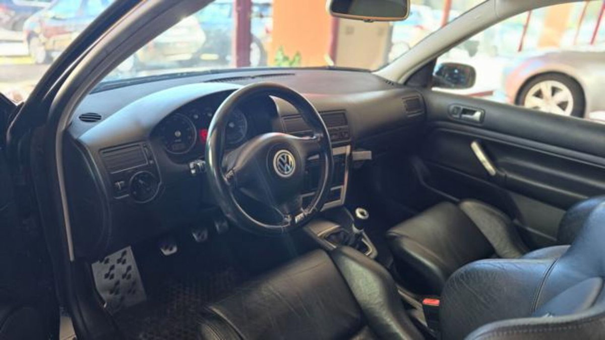 Volkswagen Golf 3.2 V6 cat 3 porte R32 (10)