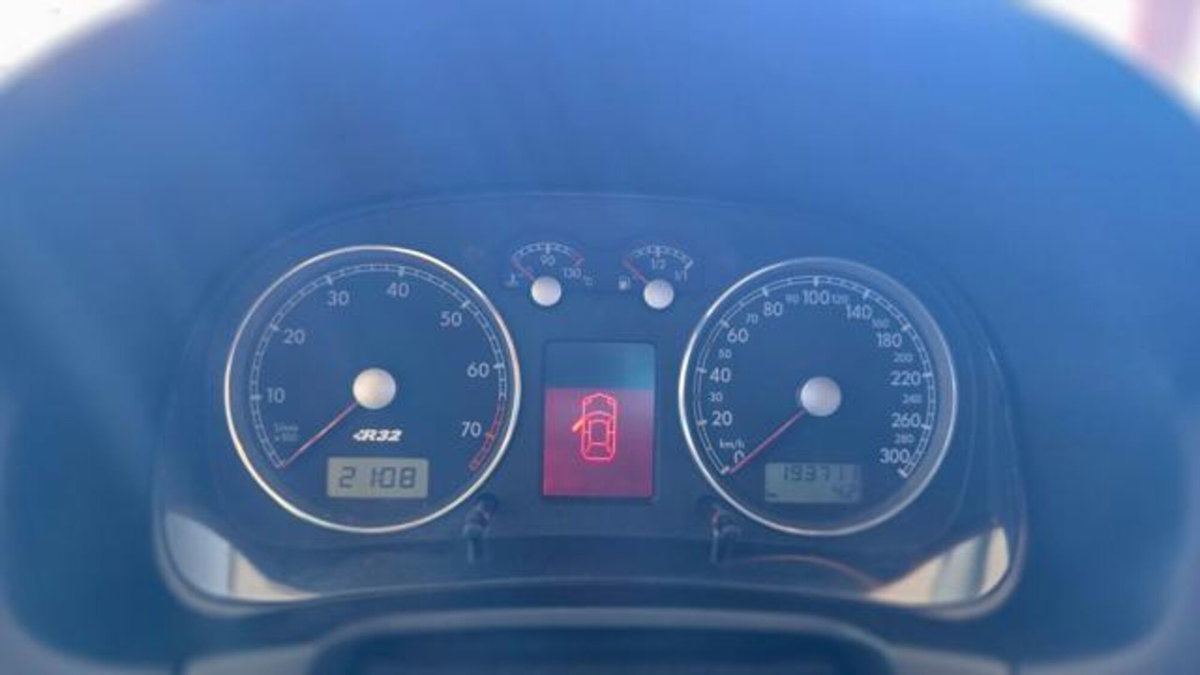 Volkswagen Golf 3.2 V6 cat 3 porte R32 (12)