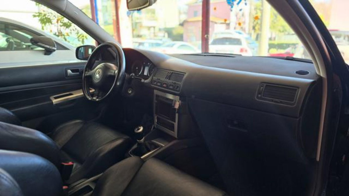 Volkswagen Golf 3.2 V6 cat 3 porte R32 (9)