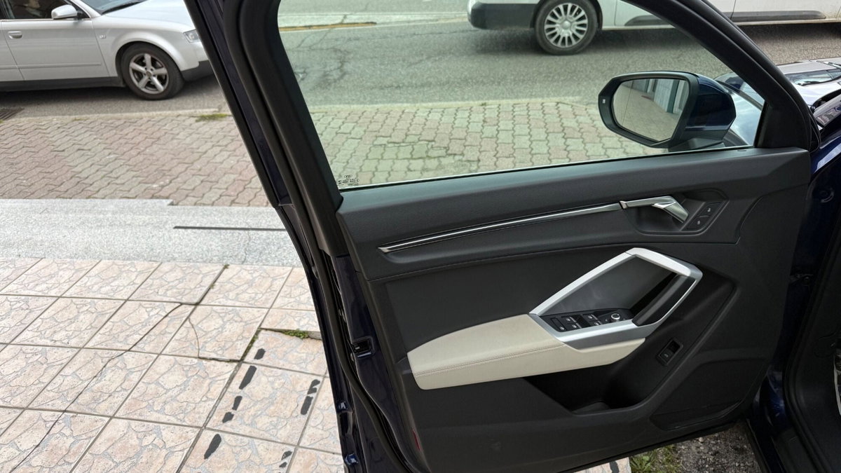 Audi Q3 35 TDI quattro S tronic Business Advanced (15)