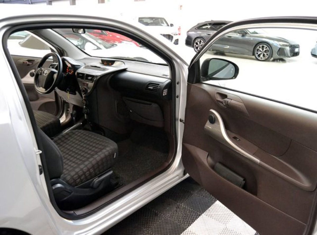 Toyota iQ 1.0 (3)