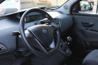 Lancia Ypsilon 1.0 FireFly 5 porte S&S Hybrid Ecochic Silver (4)