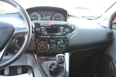 Lancia Ypsilon 1.0 FireFly 5 porte S&S Hybrid Ecochic Silver (8)