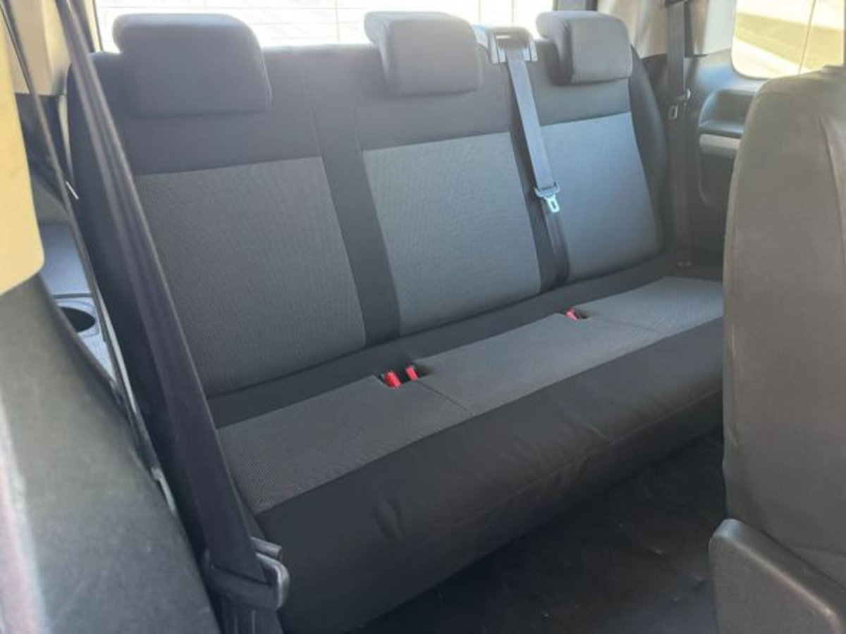 Peugeot Traveller BlueHDi 100 Compact Business (10)