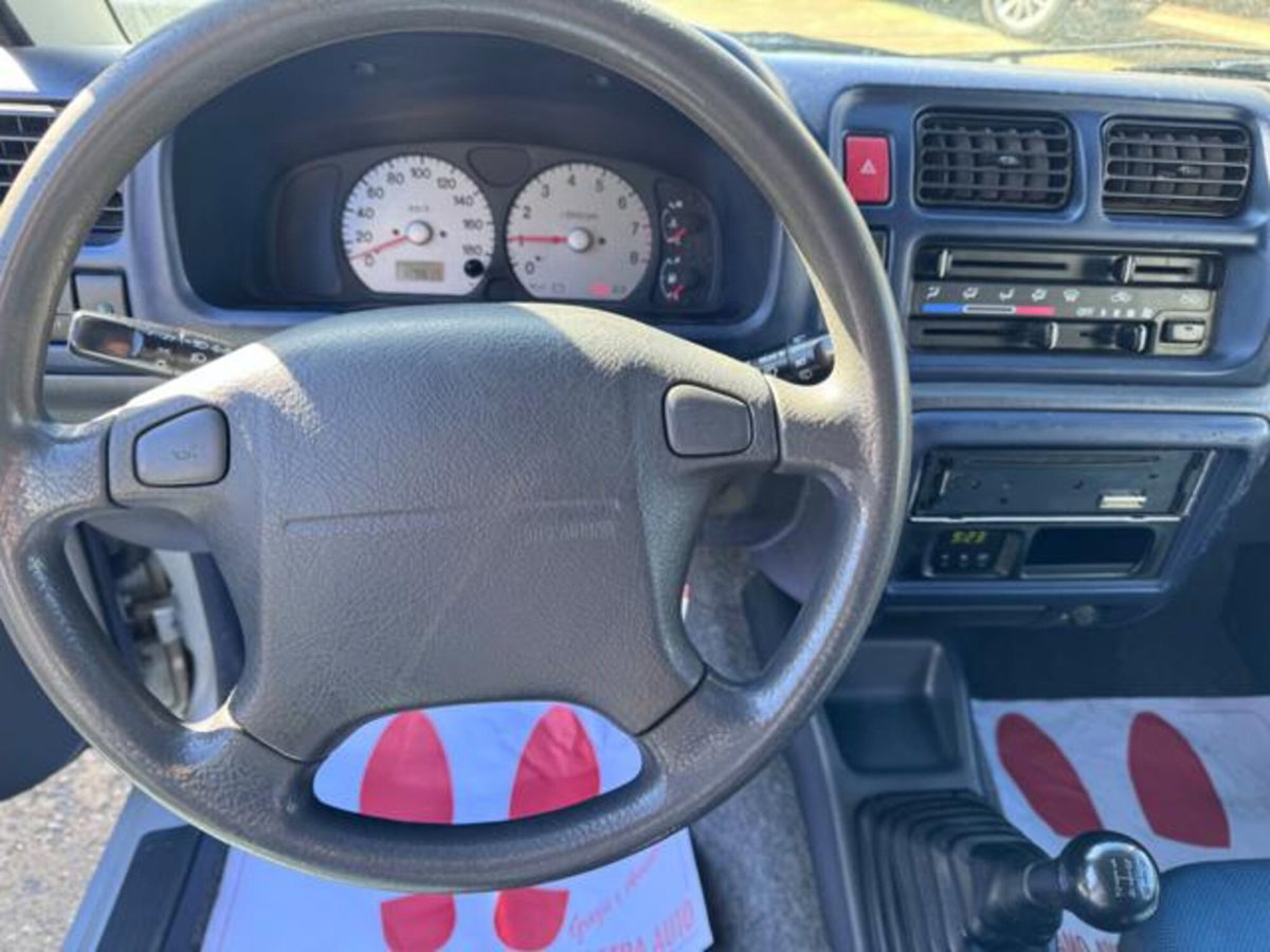 Suzuki Jimny 1.3i 16V cat 4WD JLX (11)