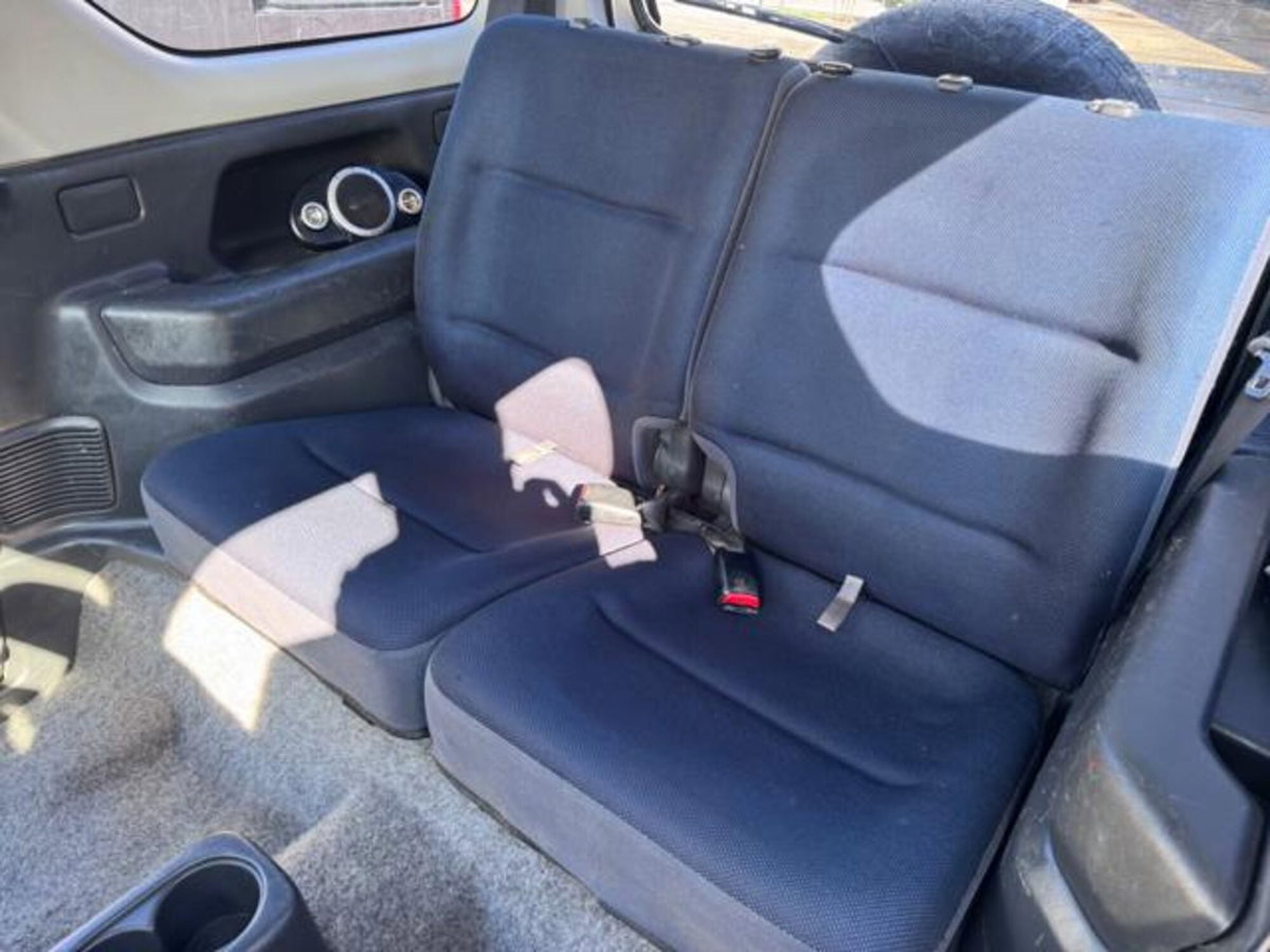 Suzuki Jimny 1.3i 16V cat 4WD JLX (13)