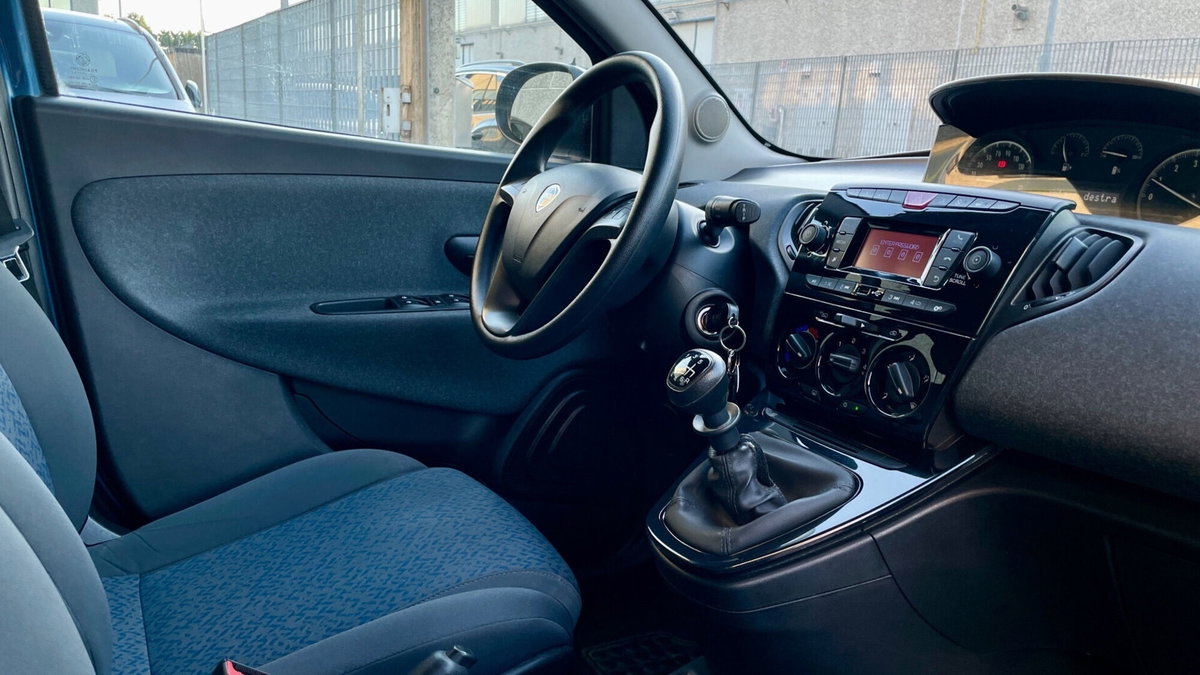 Lancia Ypsilon 1.0 FireFly 5 porte S&S Hybrid Gold Plus (12)